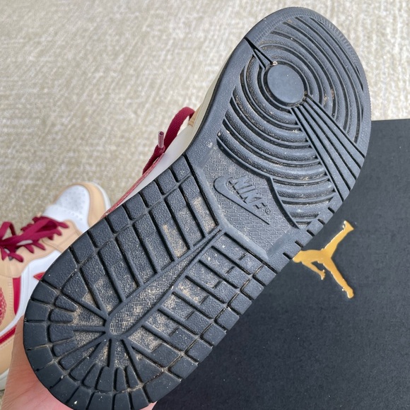 Nike Air Jordan 1 Mid Light Curry Cardinal size 9.5 554724-201 OG I Retro GC - Picture 16 of 16